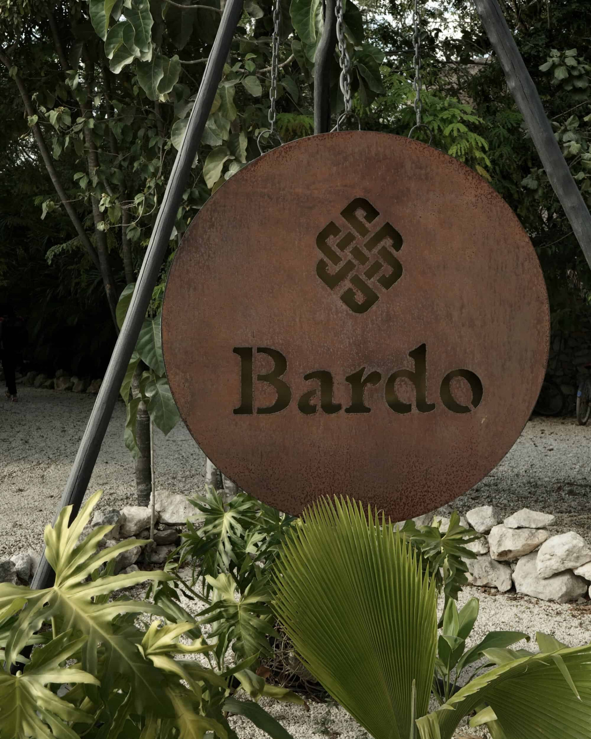 Señal del hotel Bardo en Tulum